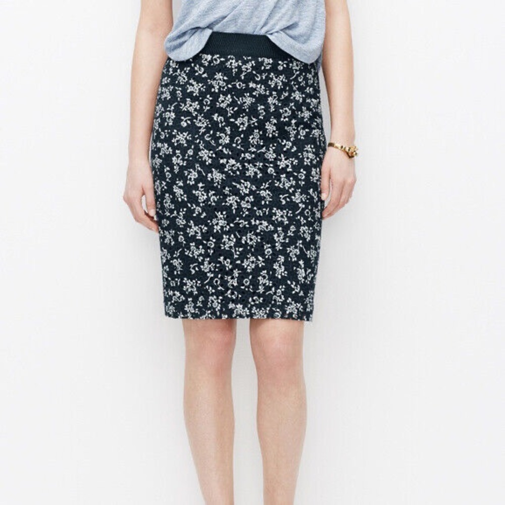 Ann Taylor blue and white floral eyelet pencil skirt - 0 petite